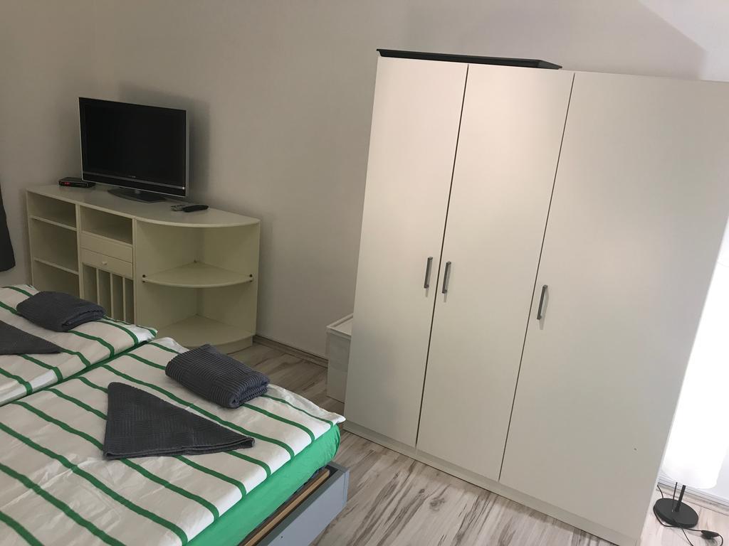 Apartament Big Homebase With Billardtable