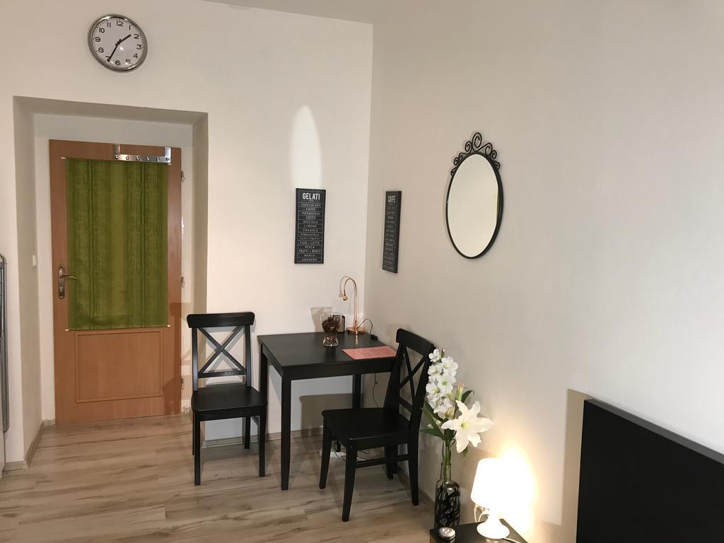 Big Homebase With Billardtable Apartment Prag