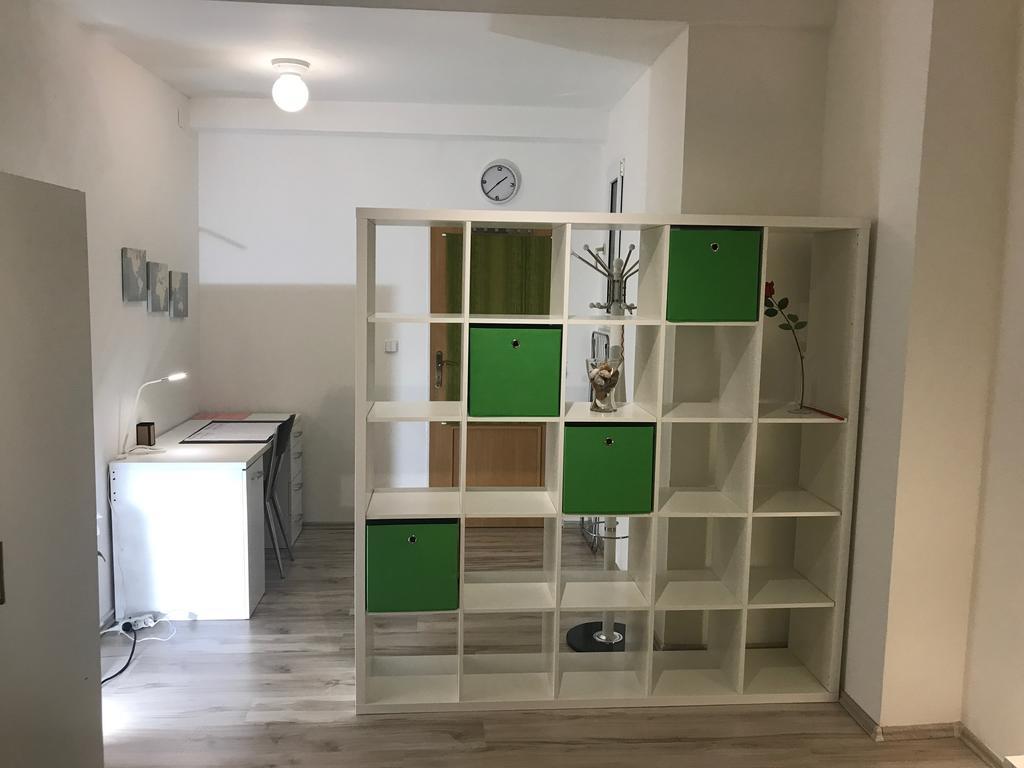 Big Homebase With Billardtable * Prag
