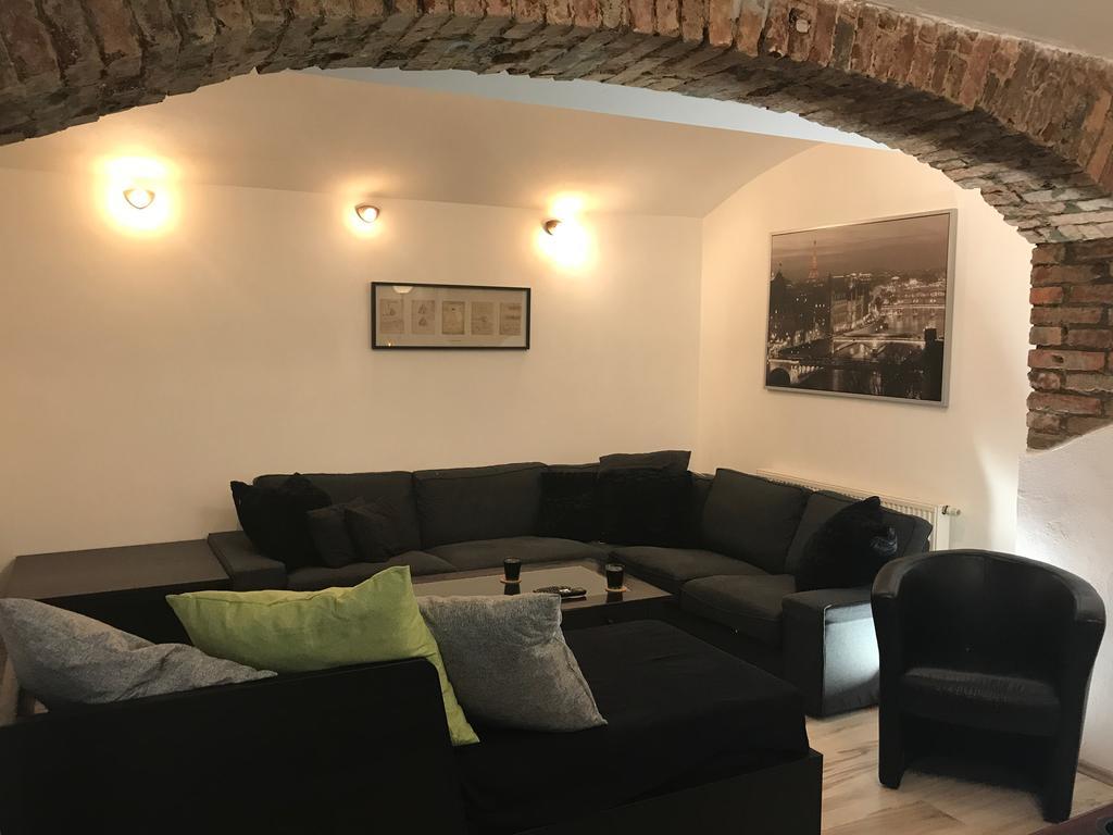 Apartment Big Homebase With Billardtable