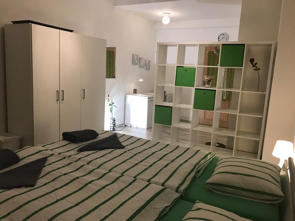 Apartment Big Homebase With Billardtable