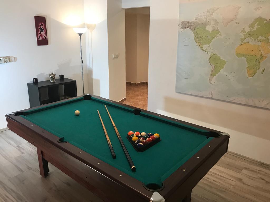Big Homebase With Billardtable Apartment Prag