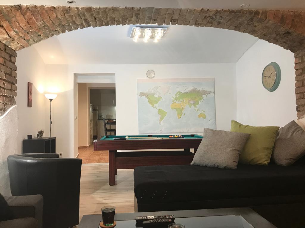 Apartment Big Homebase With Billardtable Prag